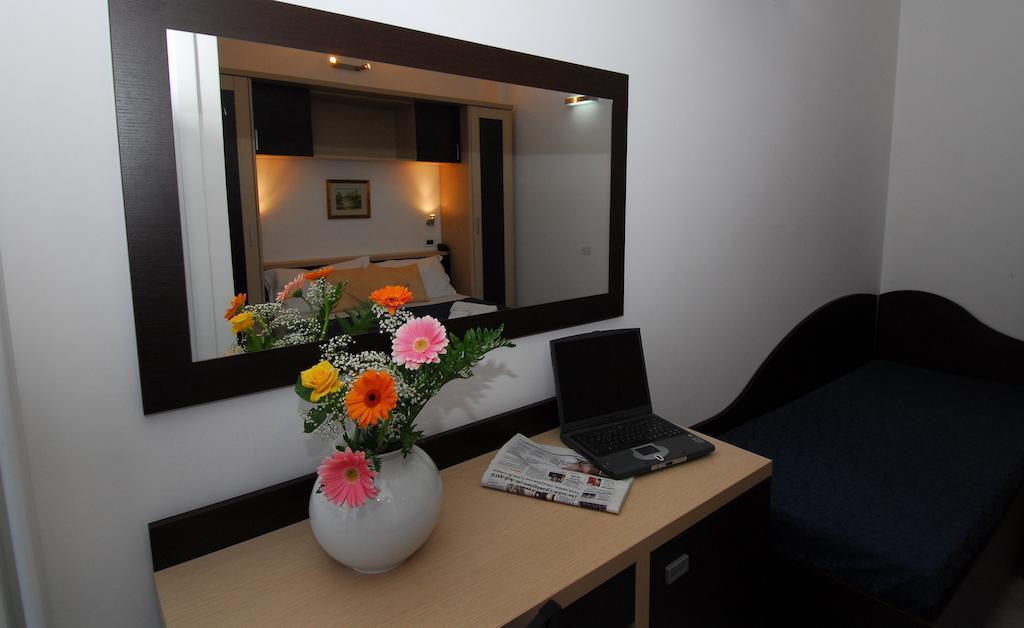 Hotel Ambasciata Cesenatico Zimmer foto